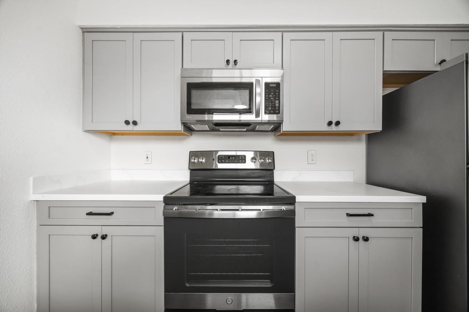 897 Greenfield Ave, Hanford, CA 93230