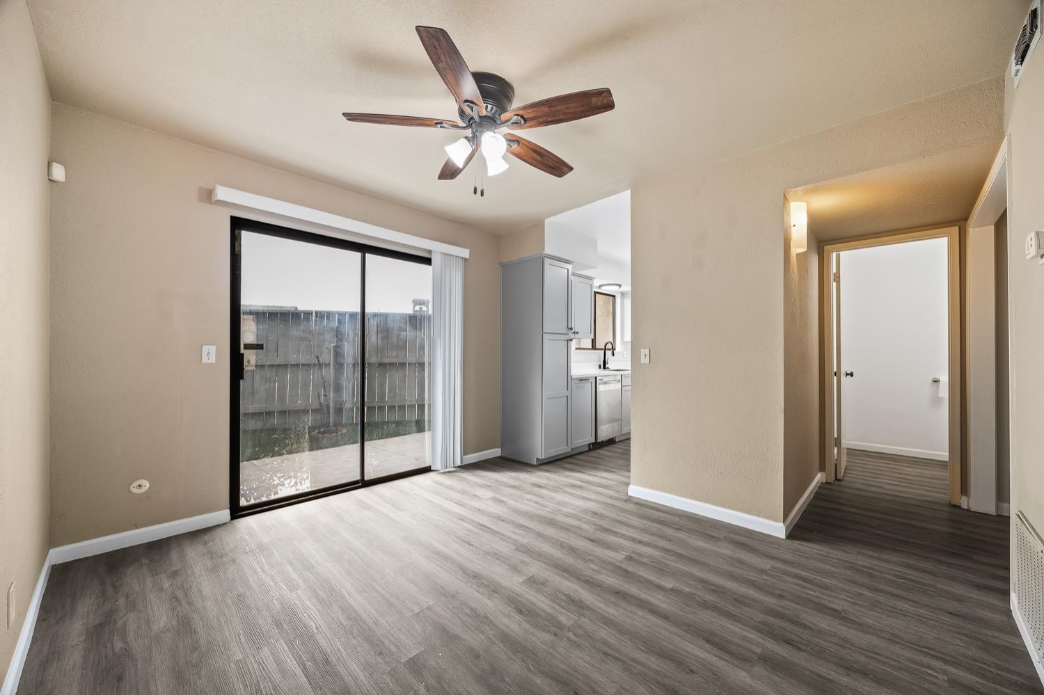 897 Greenfield Ave, Hanford, CA 93230