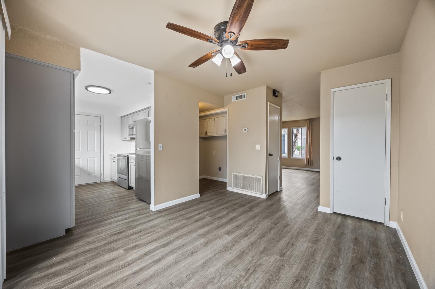 897 Greenfield Ave, Hanford, CA 93230