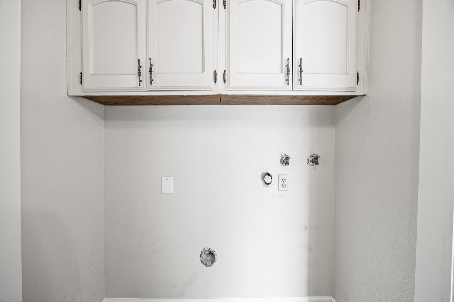 897 Greenfield Ave, Hanford, CA 93230