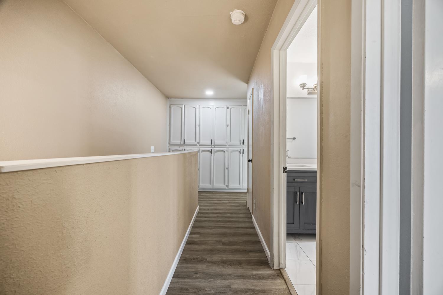 897 Greenfield Ave, Hanford, CA 93230