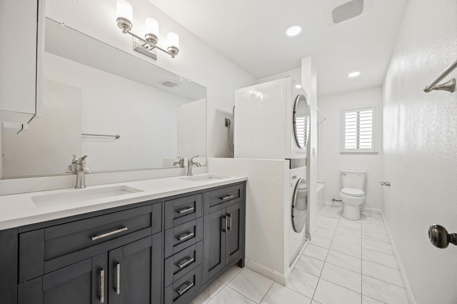 897 Greenfield Ave, Hanford, CA 93230