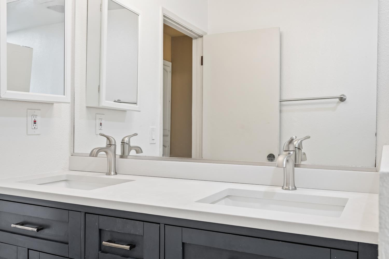 897 Greenfield Ave, Hanford, CA 93230