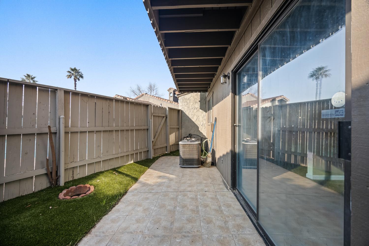 897 Greenfield Ave, Hanford, CA 93230