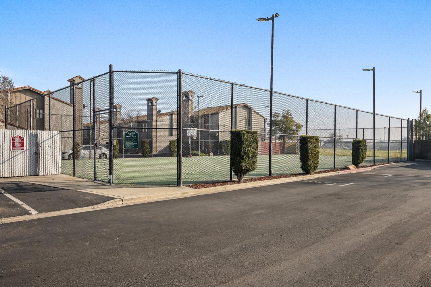 897 Greenfield Ave, Hanford, CA 93230