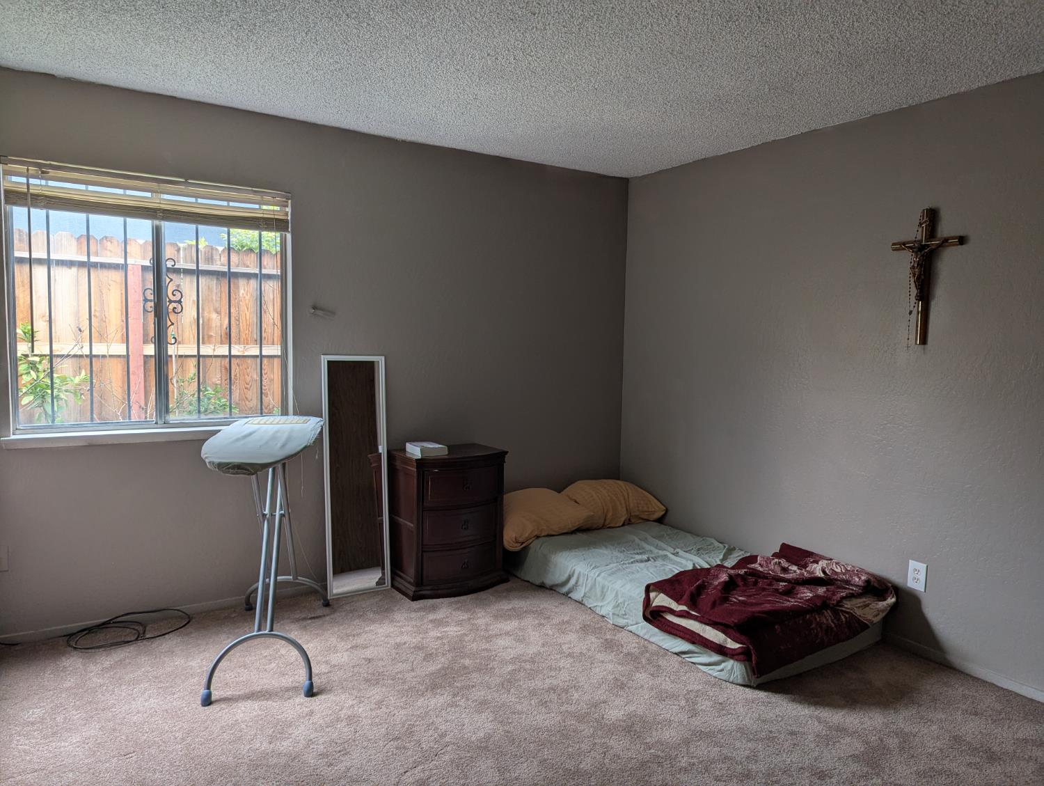 4815 E Geary St, Fresno, CA 93725