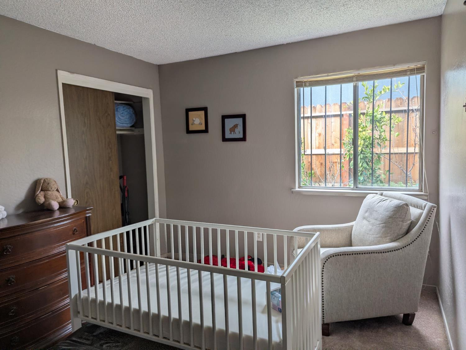 4815 E Geary St, Fresno, CA 93725