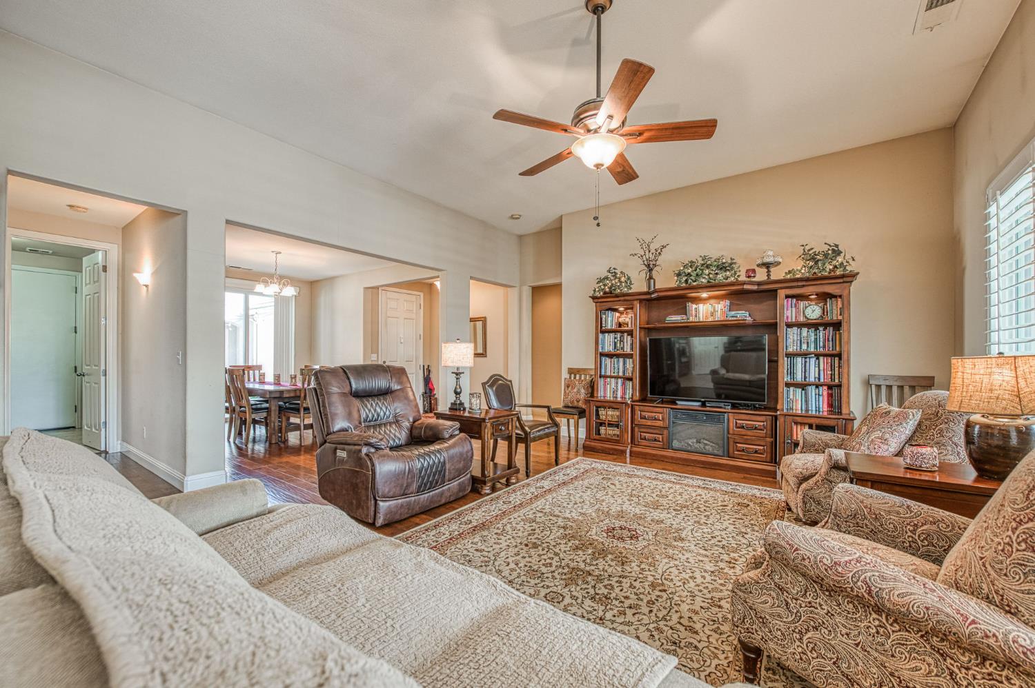 1906 N Langley Ave, Clovis, CA 93619