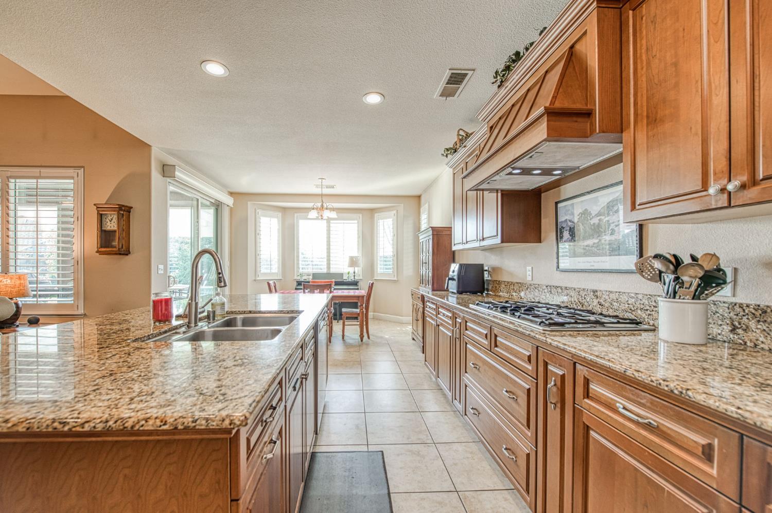 1906 N Langley Ave, Clovis, CA 93619