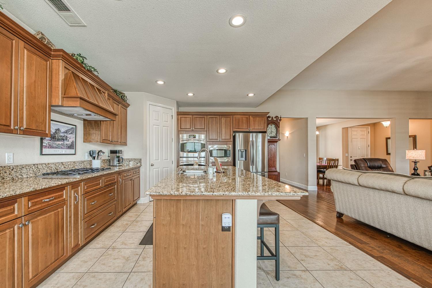 1906 N Langley Ave, Clovis, CA 93619