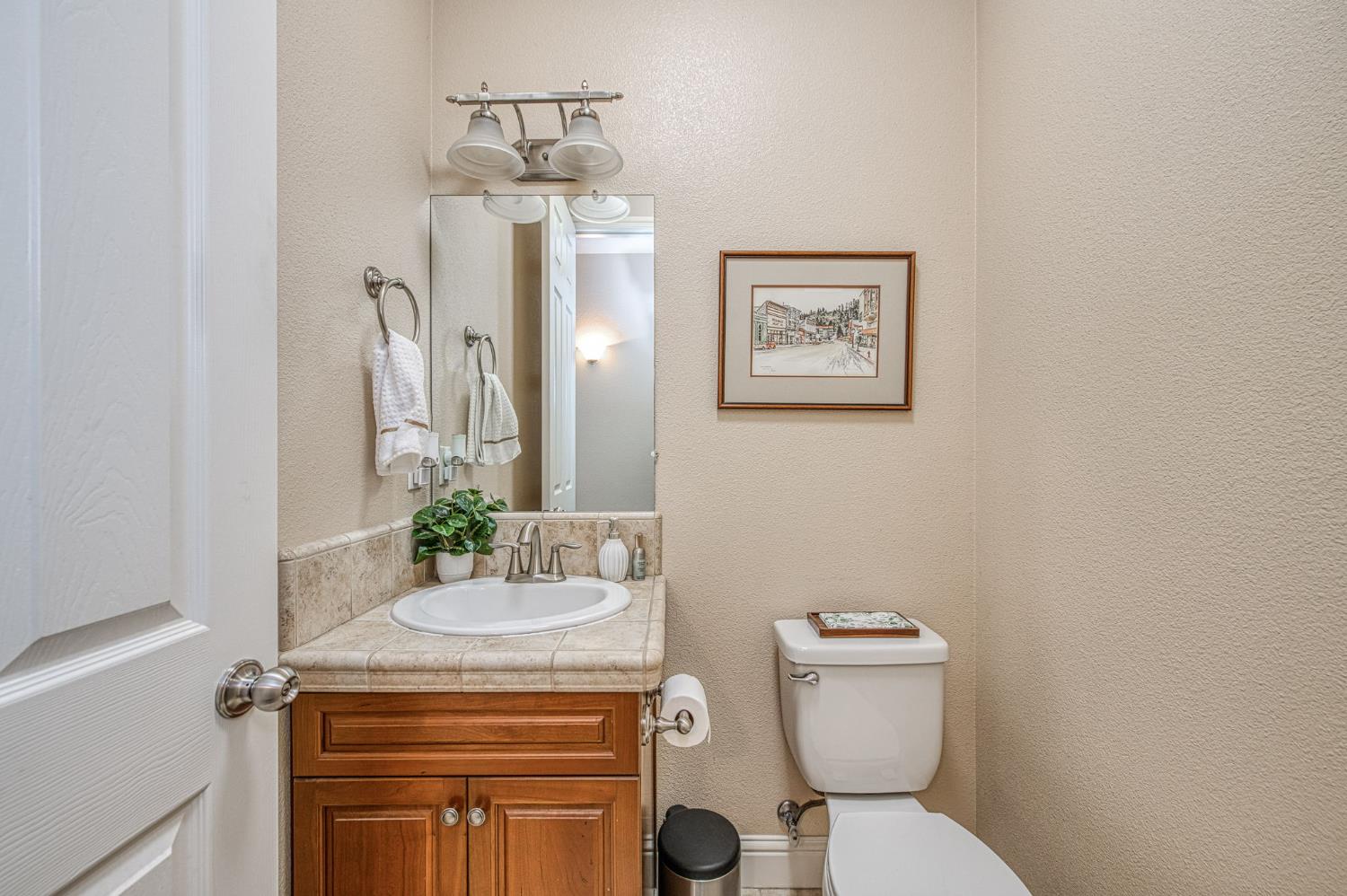 1906 N Langley Ave, Clovis, CA 93619