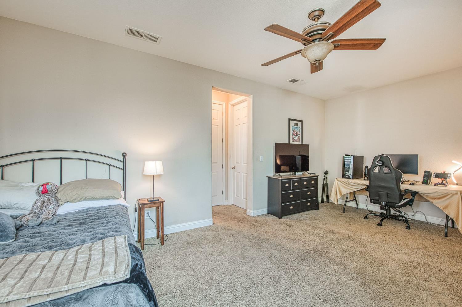 1906 N Langley Ave, Clovis, CA 93619