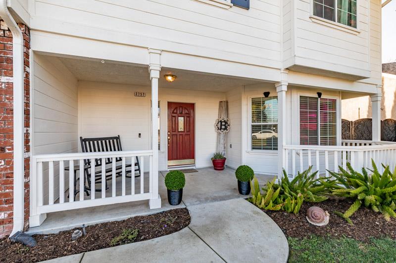 2757 E Jon Dr, Fresno, CA 93720