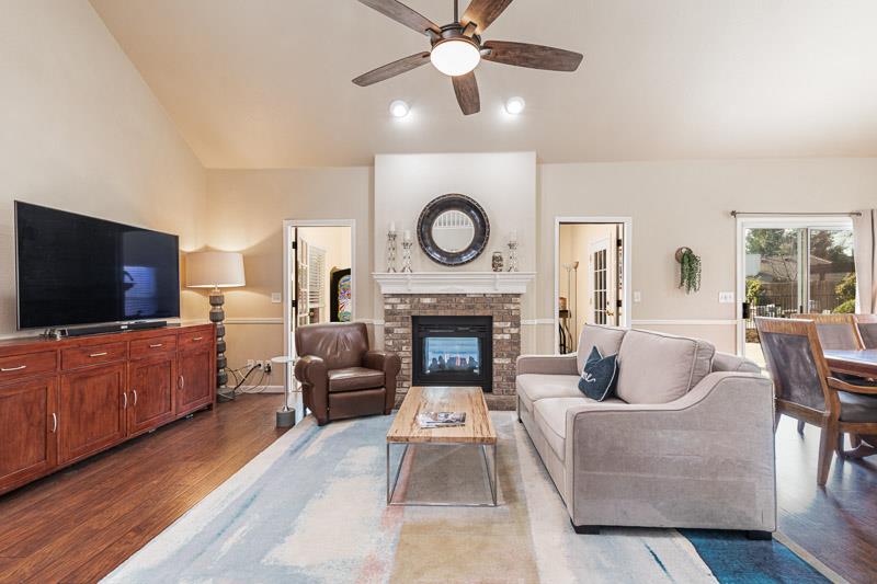 2757 E Jon Dr, Fresno, CA 93720