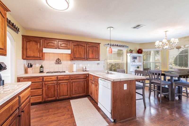 2757 E Jon Dr, Fresno, CA 93720