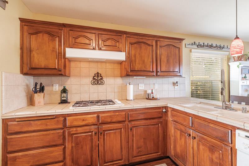 2757 E Jon Dr, Fresno, CA 93720