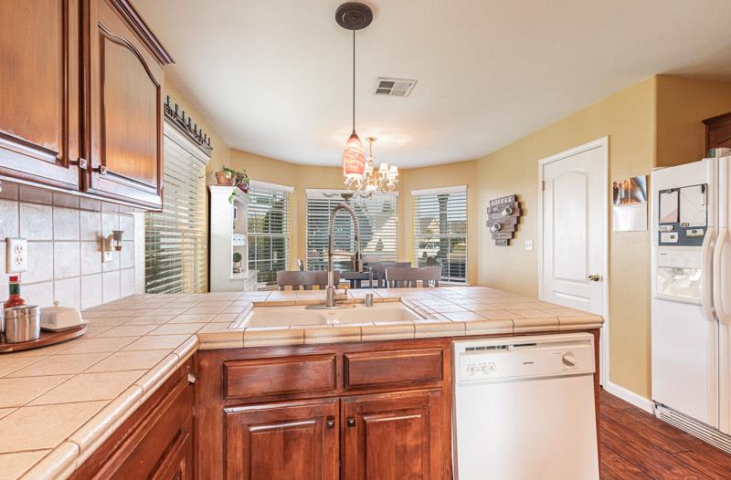 2757 E Jon Dr, Fresno, CA 93720