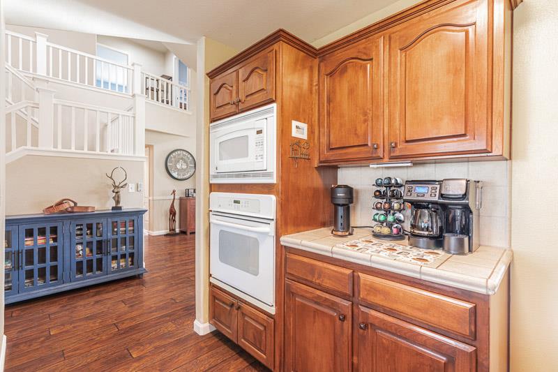 2757 E Jon Dr, Fresno, CA 93720