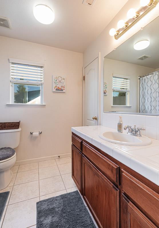 2757 E Jon Dr, Fresno, CA 93720