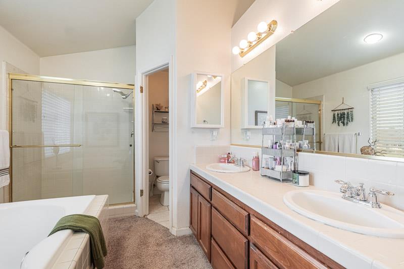 2757 E Jon Dr, Fresno, CA 93720