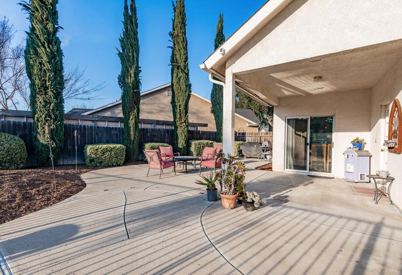 2757 E Jon Dr, Fresno, CA 93720
