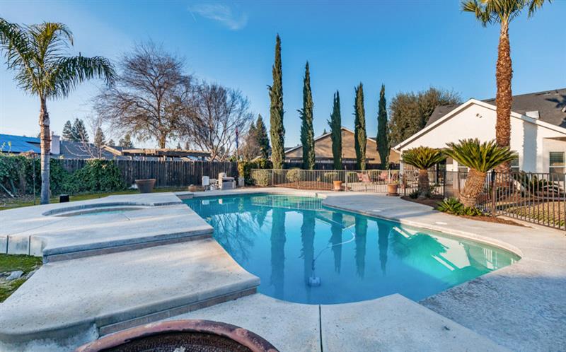 2757 E Jon Dr, Fresno, CA 93720