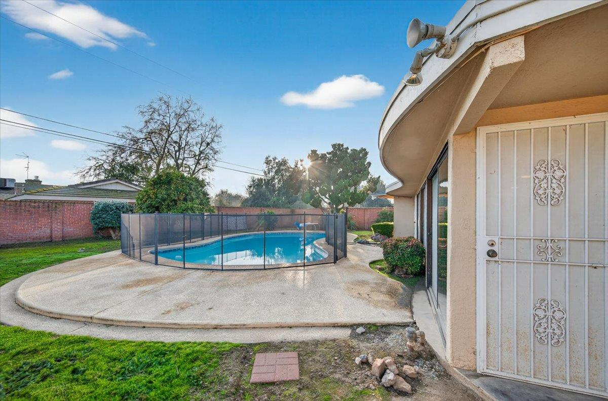 6259 E Liberty Ave, Fresno, CA 93727