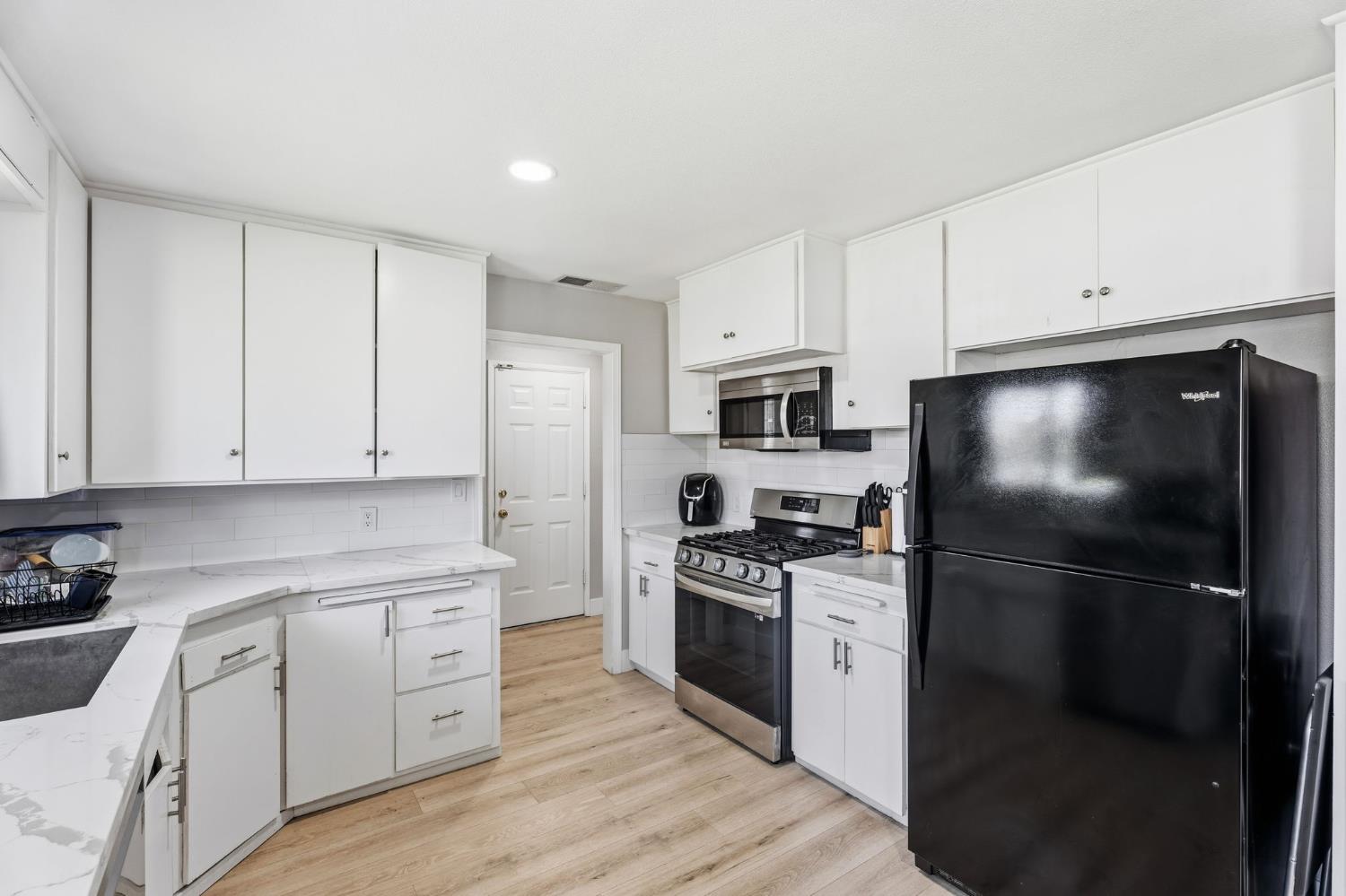 3939 N Pleasant Ave, Fresno, CA 93705