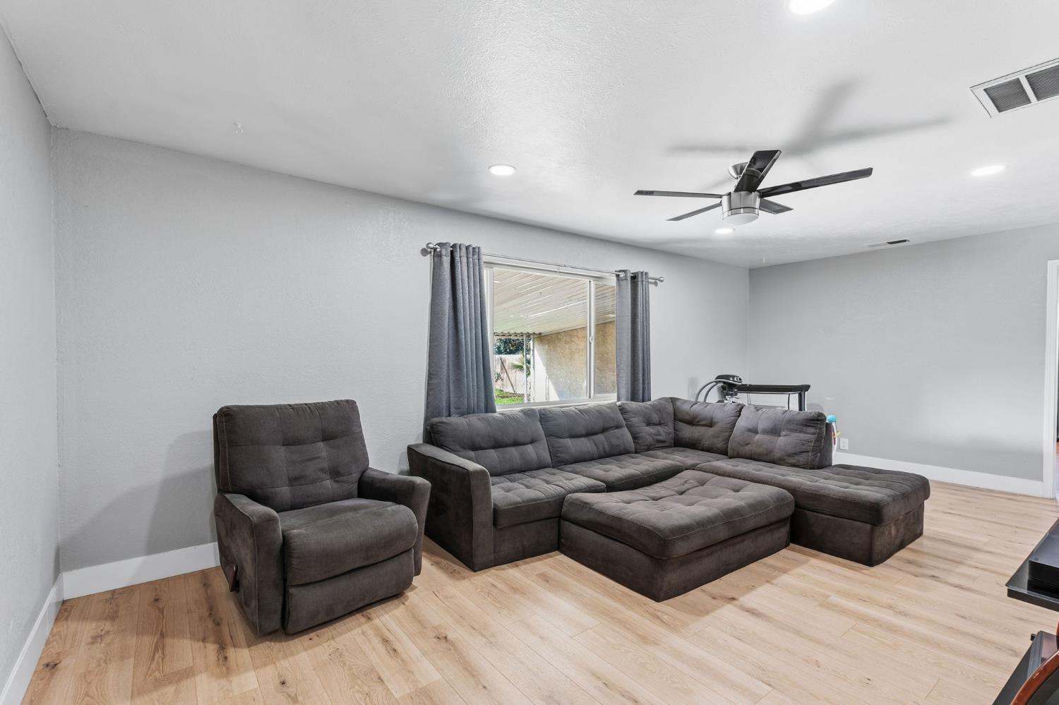 3939 N Pleasant Ave, Fresno, CA 93705