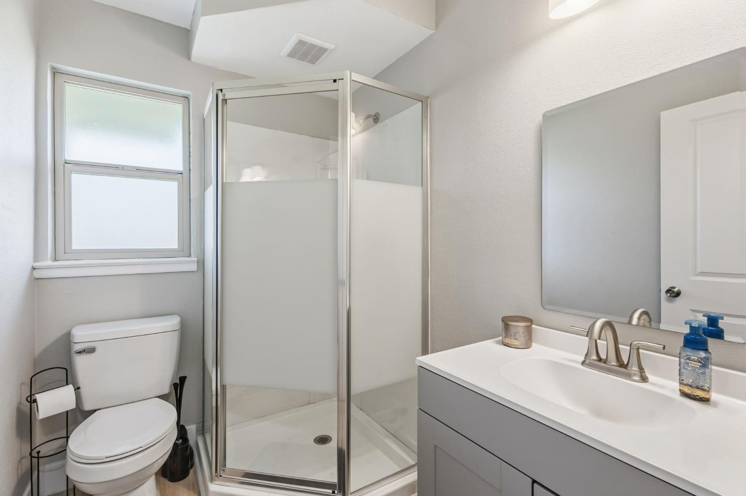 3939 N Pleasant Ave, Fresno, CA 93705