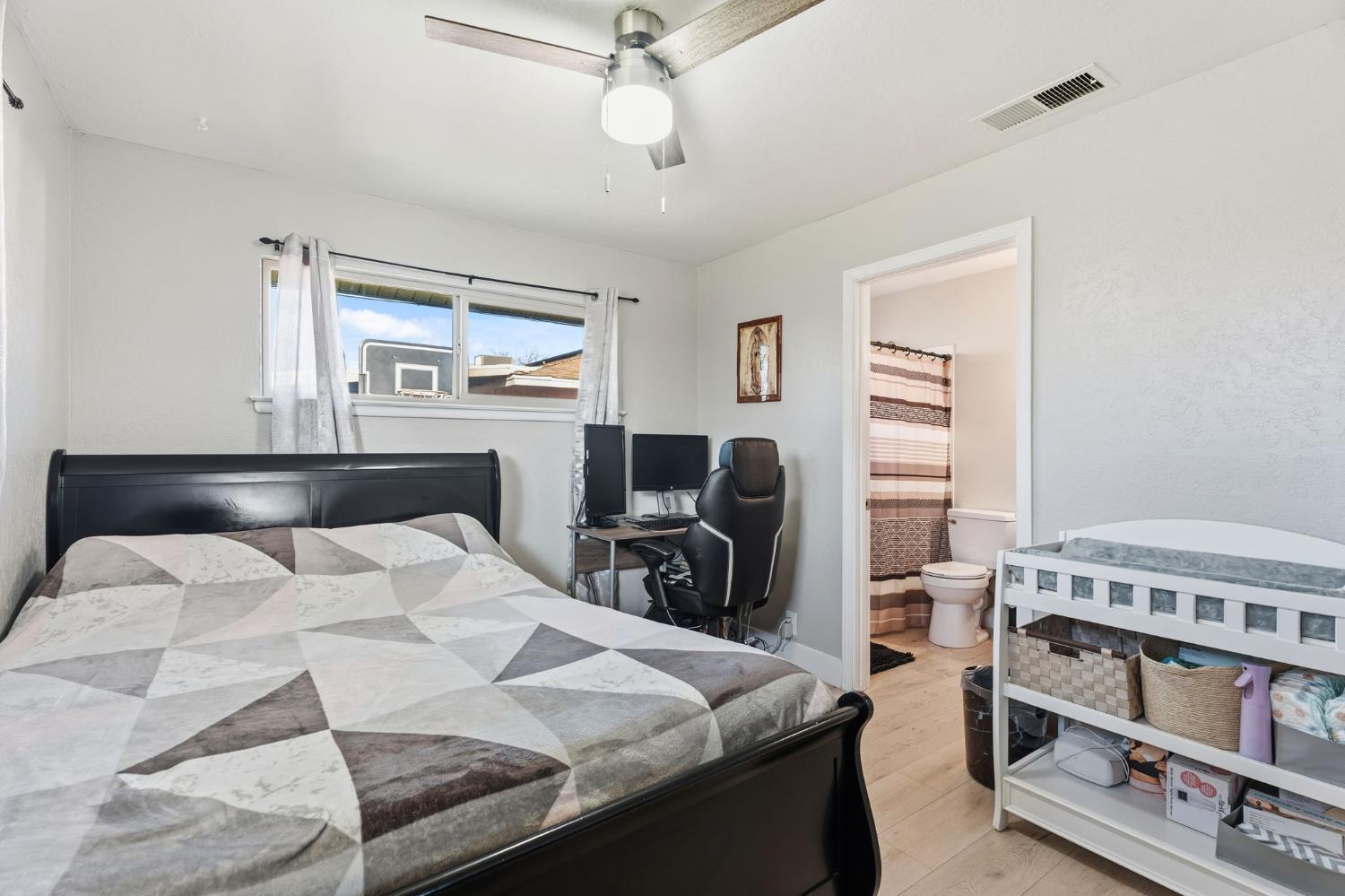 3939 N Pleasant Ave, Fresno, CA 93705