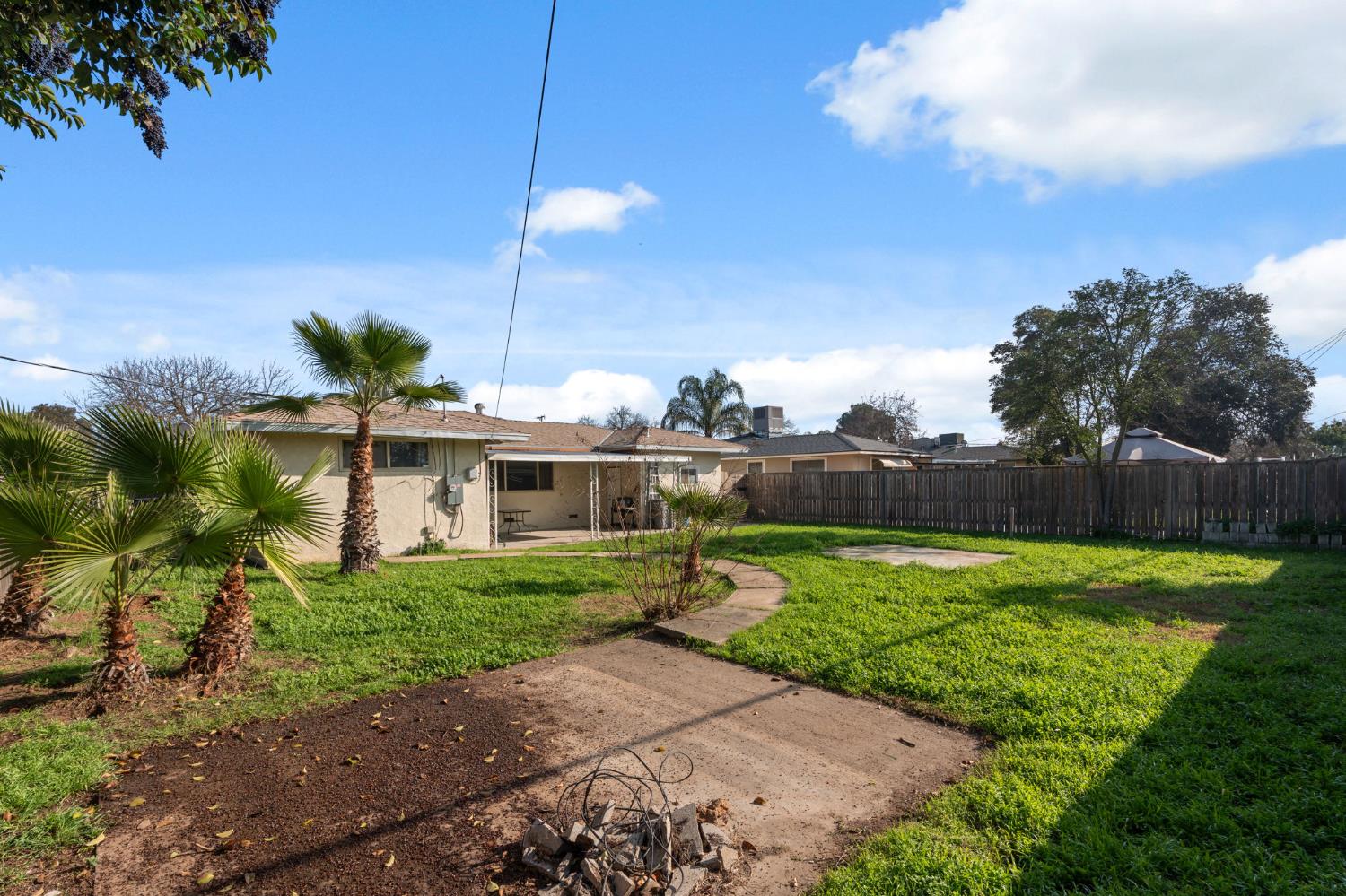 3939 N Pleasant Ave, Fresno, CA 93705