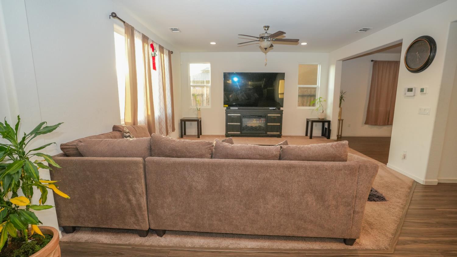 6675 Berkeley Ave E, Fresno, CA 93727