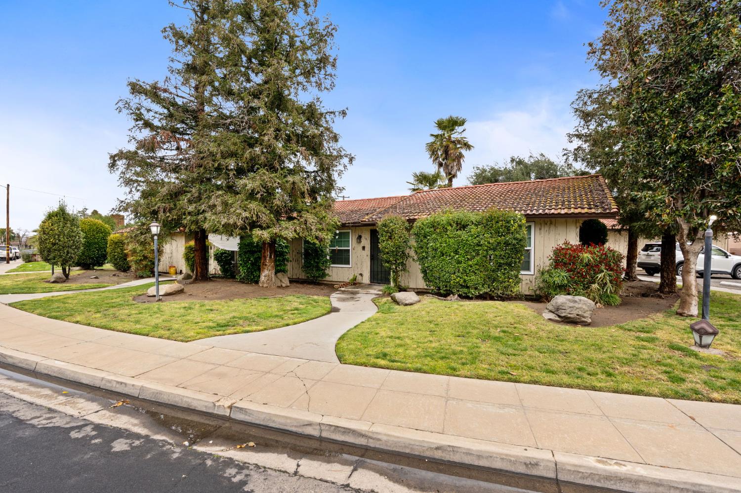 1063 Pierce Dr, Clovis, CA 93612