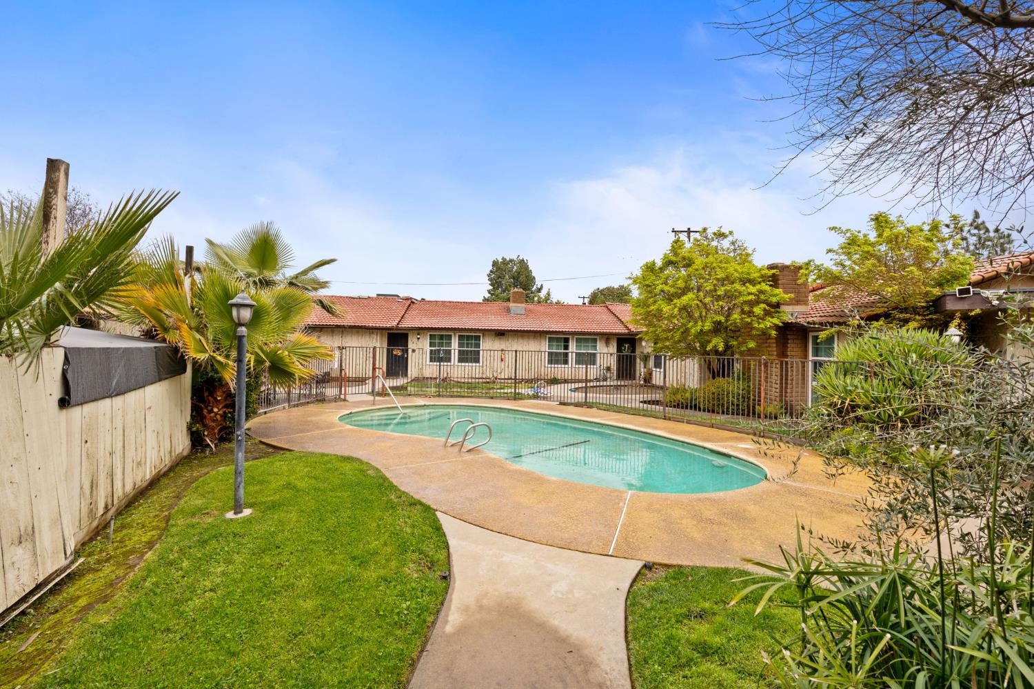 1063 Pierce Dr, Clovis, CA 93612