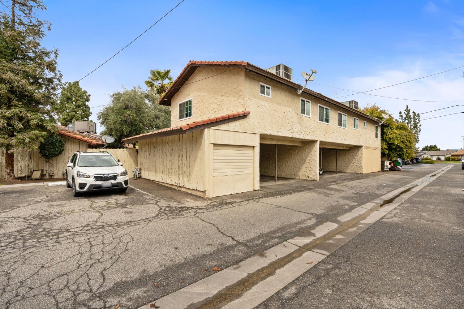 1063 Pierce Dr, Clovis, CA 93612