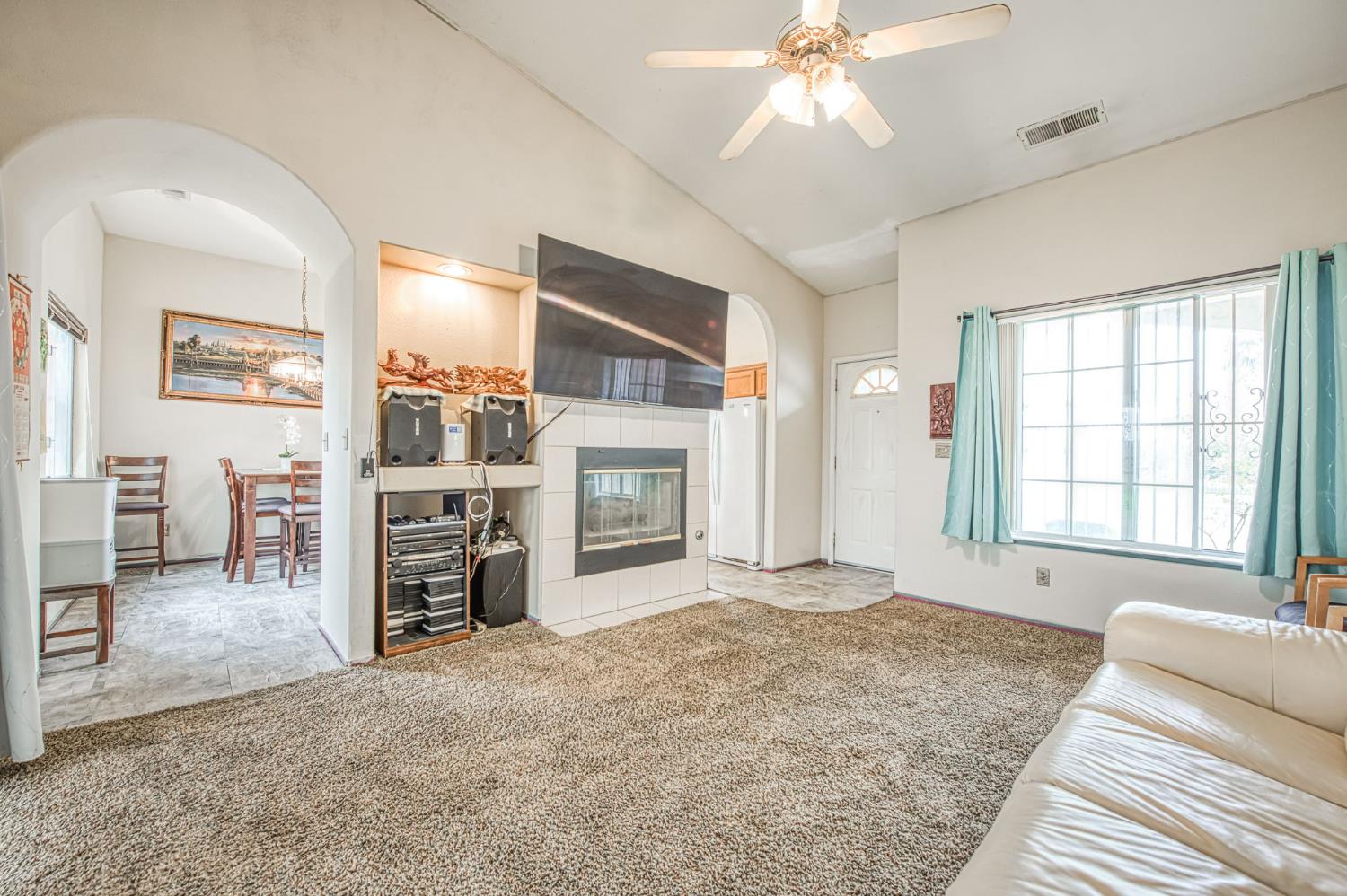 4892 E Grove Ave, Fresno, CA 93725