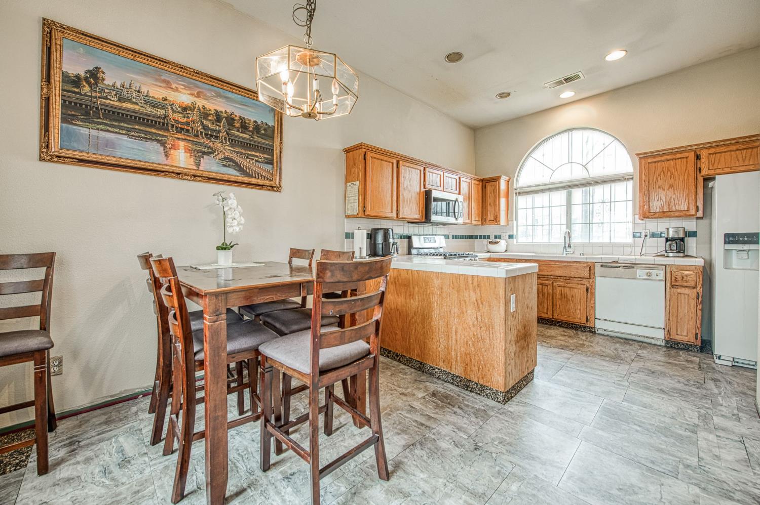 4892 E Grove Ave, Fresno, CA 93725