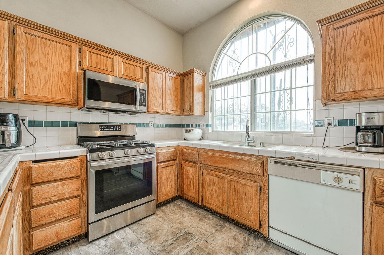 4892 E Grove Ave, Fresno, CA 93725