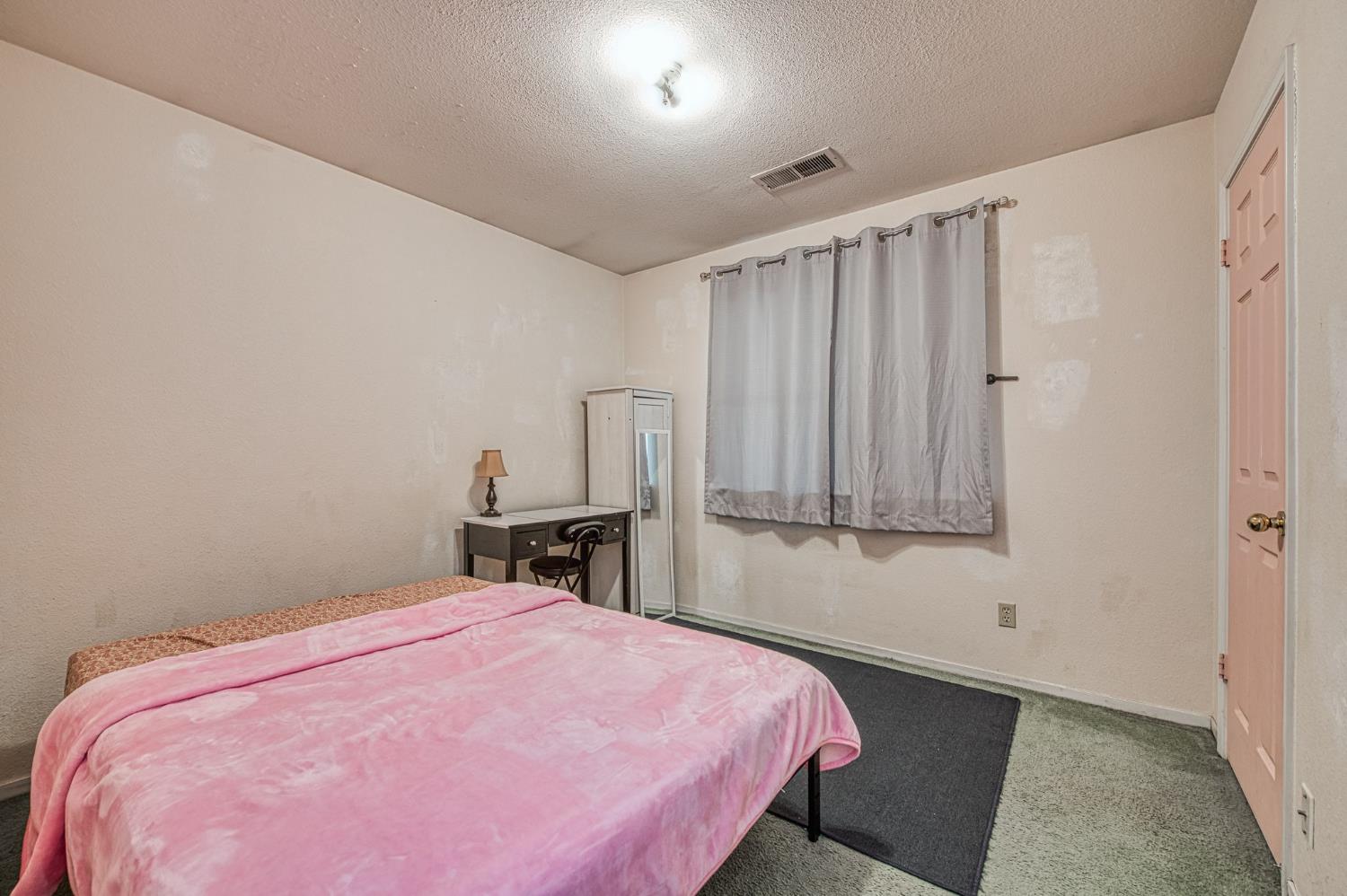 4892 E Grove Ave, Fresno, CA 93725