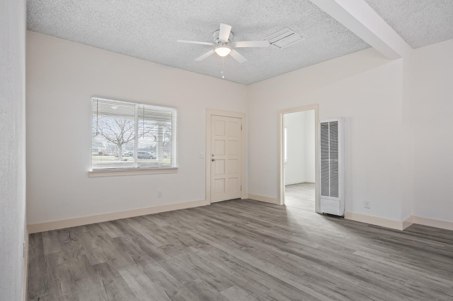 4437 E Thomas Ave, Fresno, CA 93702