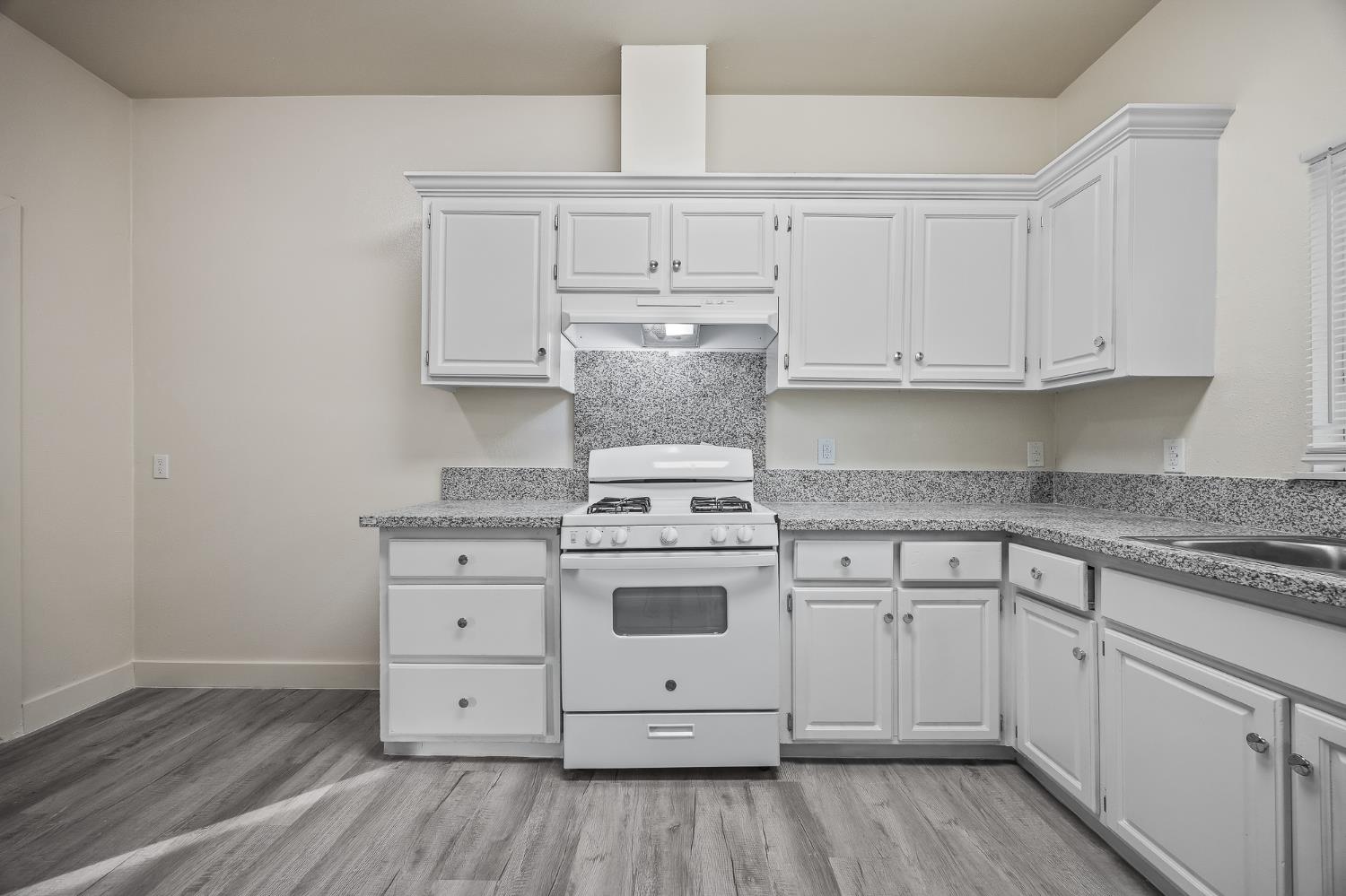 4437 E Thomas Ave, Fresno, CA 93702