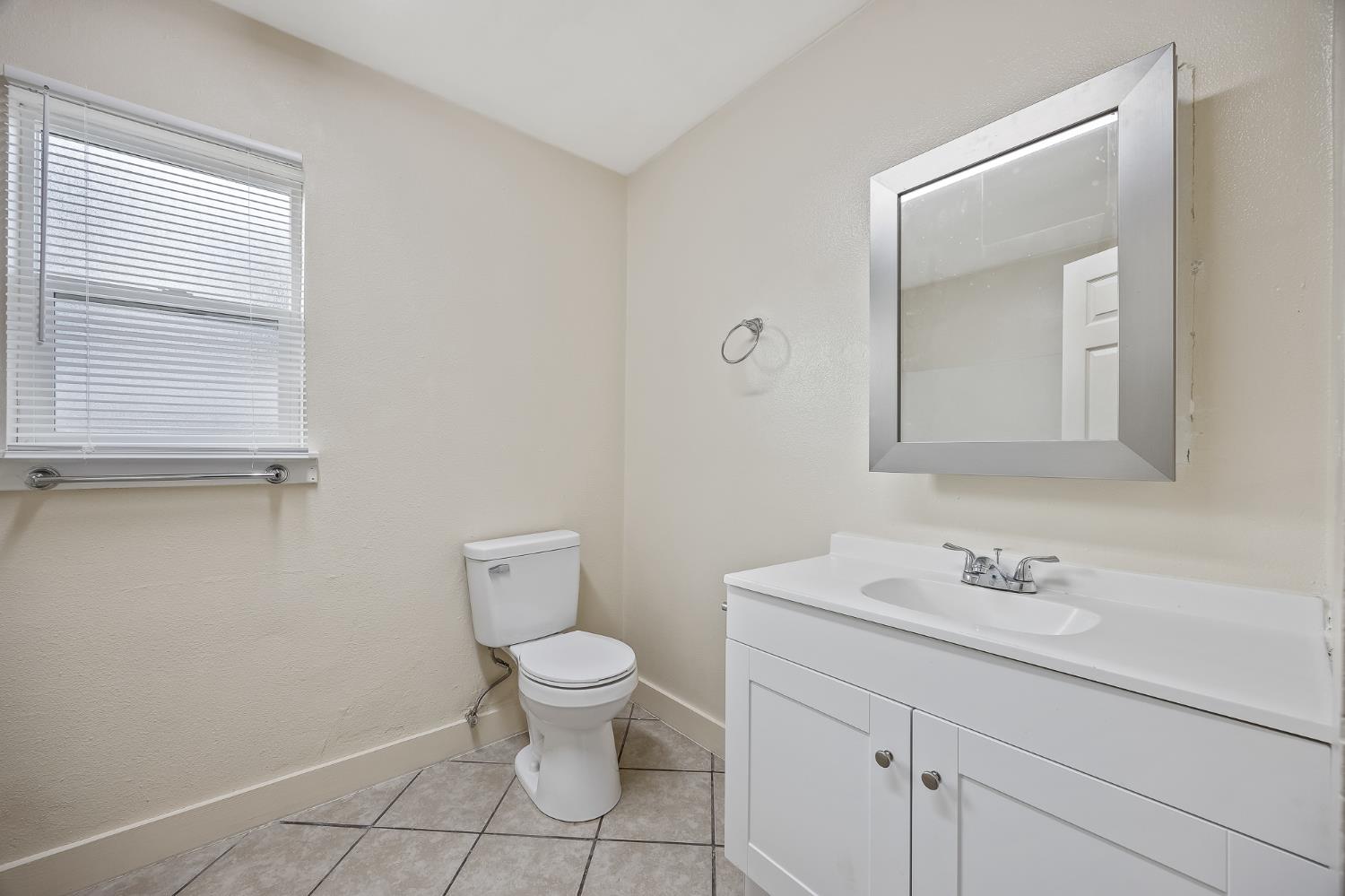 4437 E Thomas Ave, Fresno, CA 93702