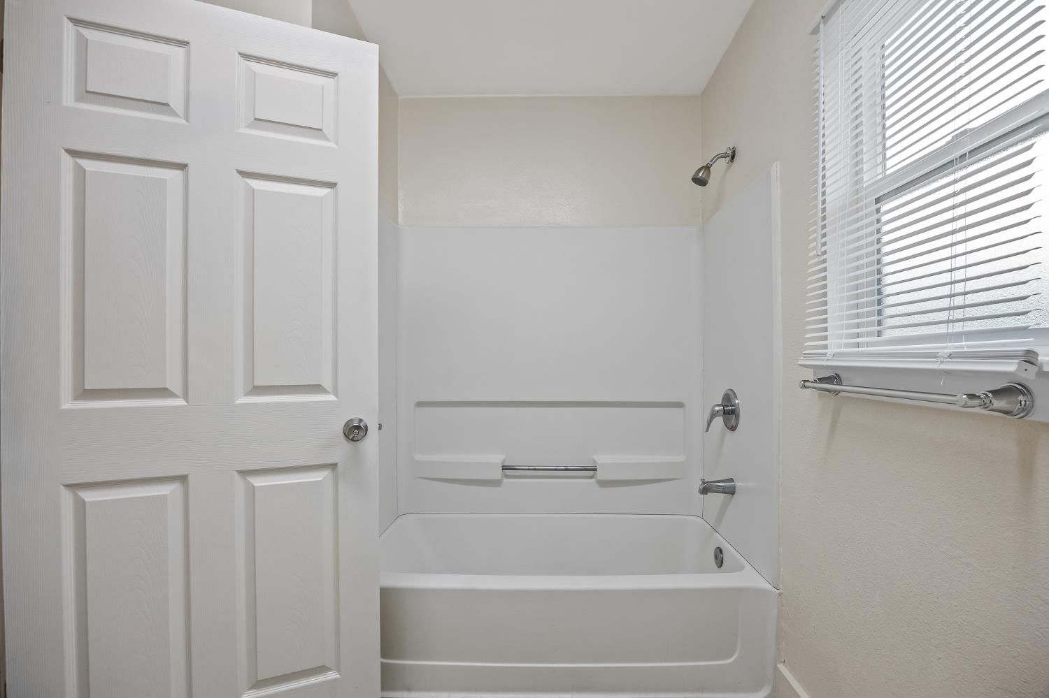 4437 E Thomas Ave, Fresno, CA 93702