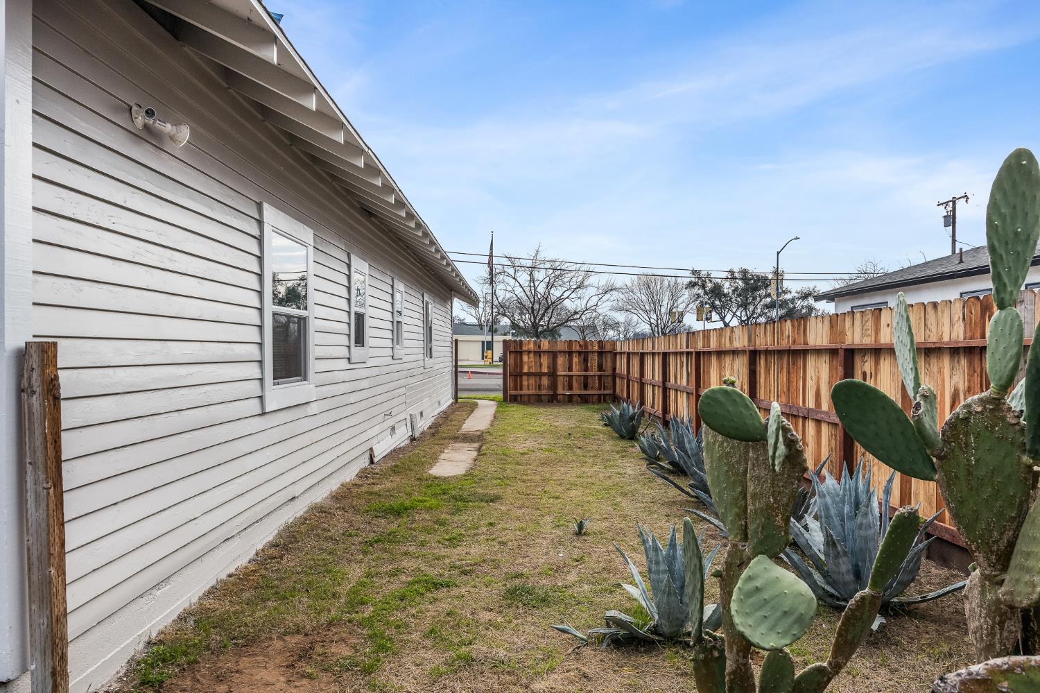 4437 E Thomas Ave, Fresno, CA 93702