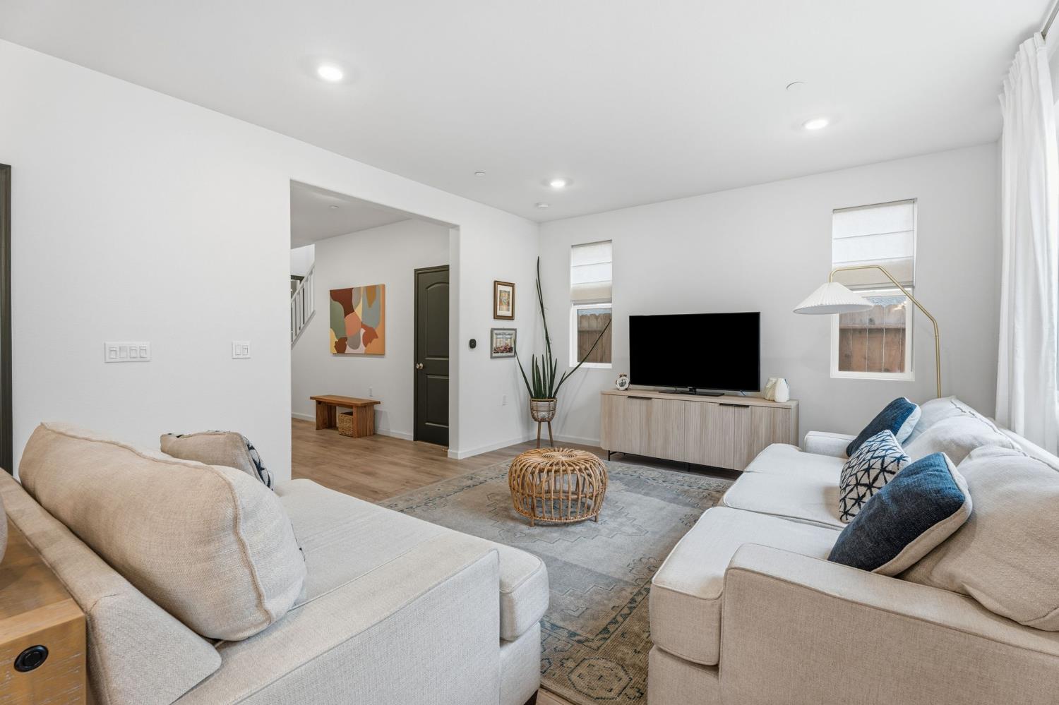 6672 E Washington Ave, Fresno, CA 93727