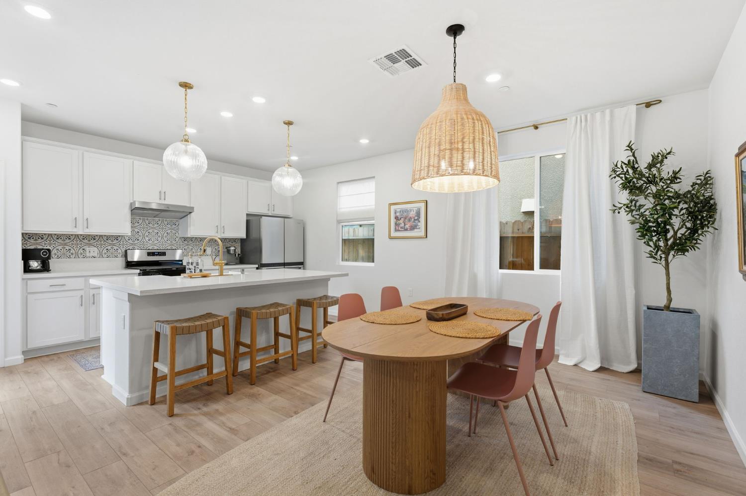 6672 E Washington Ave, Fresno, CA 93727