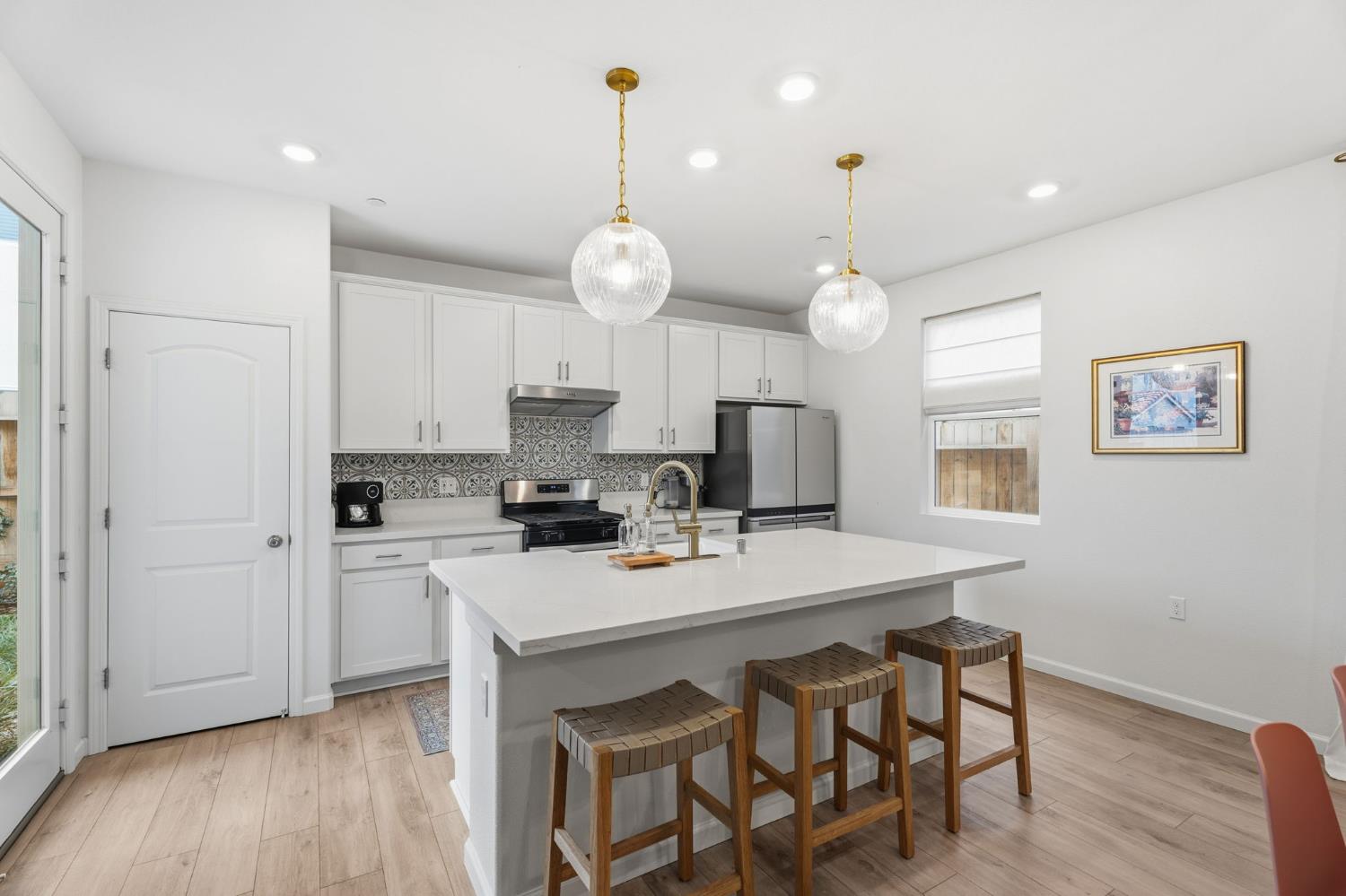 6672 E Washington Ave, Fresno, CA 93727