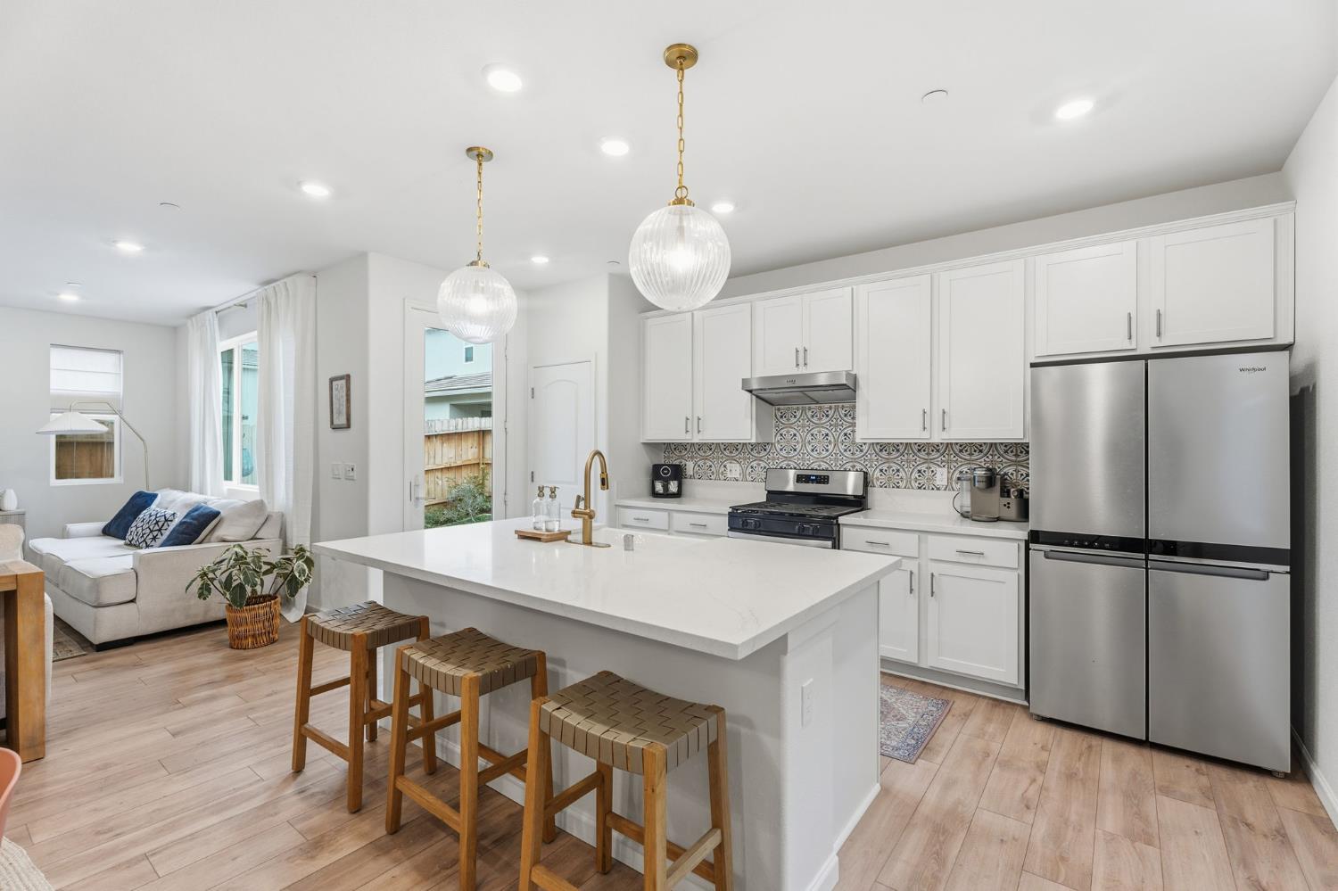 6672 E Washington Ave, Fresno, CA 93727