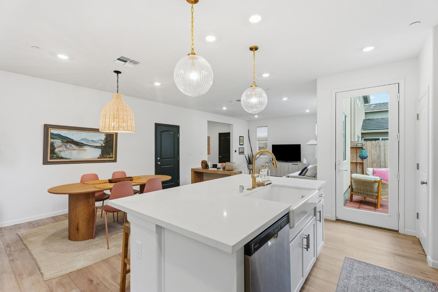 6672 E Washington Ave, Fresno, CA 93727